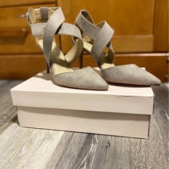 Suede taupe strappy heals - Picture 5 of 9